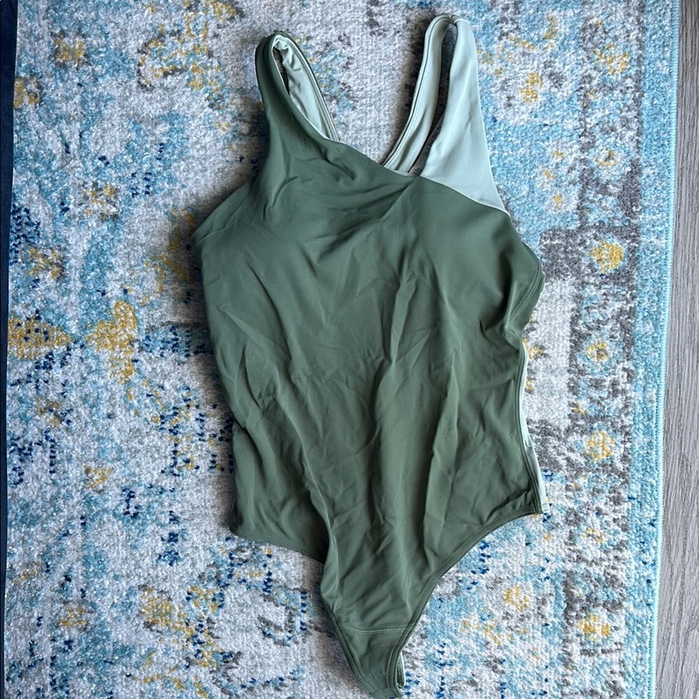 Lululemon wundertrain bodysuit size 8 never worn